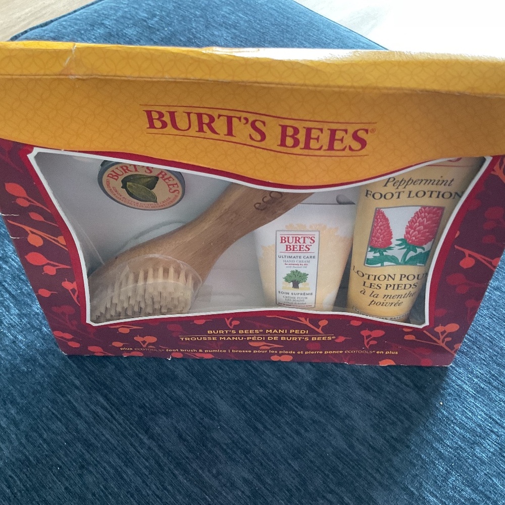 Burt’s Bees Mani Pedi Set